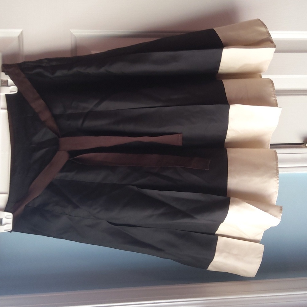 💥NEW💥Black & Cream Silky Pleated Skirt